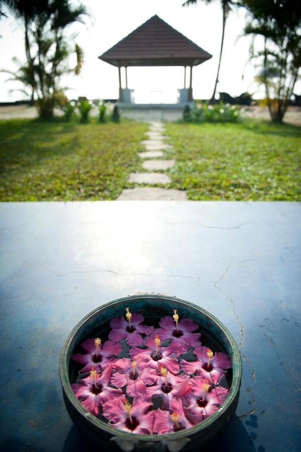 Hotel Purity At Lake Vembanad Mararikulam Esterno foto