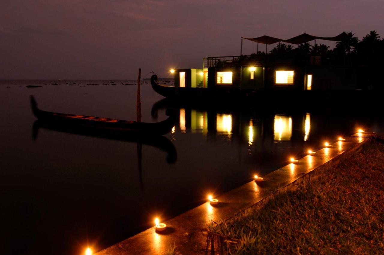 Hotel Purity At Lake Vembanad Mararikulam Esterno foto